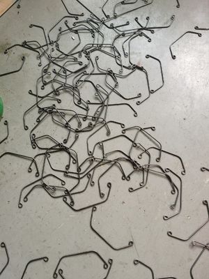 Nockenlose 14-Achsen-CNC-Federwickelmaschine mit Drahtdrehformer