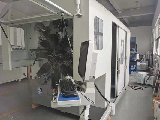 Nockenlose 14-Achsen-CNC-Federwickelmaschine mit Drahtdrehformer