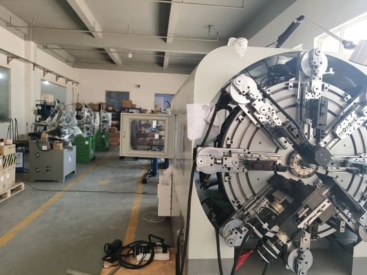 Multifunktionale CNC-Federwickelmaschine mit Drahtdrehspulensystemen